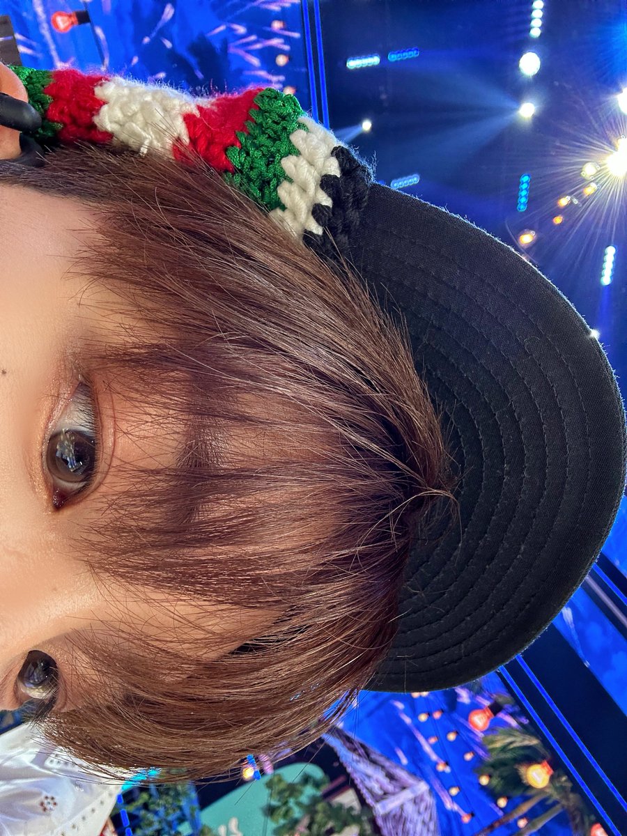 WE_THE_BOYZ's tweet photo. [큐] 엠카 첫방✅
       더비 덕분에 행복했다💛 https://t.co/AULMXnNOqR