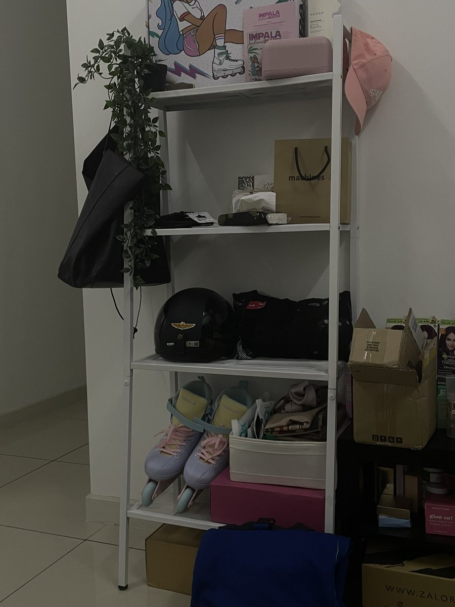 Sorry takda gambar memasang katil sebab excited sangat 😭

Katil beli dekat sini; invl.io/cljik1l

Banyak barang from this store yang i suka hahaha ko tengok niii 

Hshs 4 tier ni i siap ada 2 🤣

Link lemari: invl.io/cljj0j3