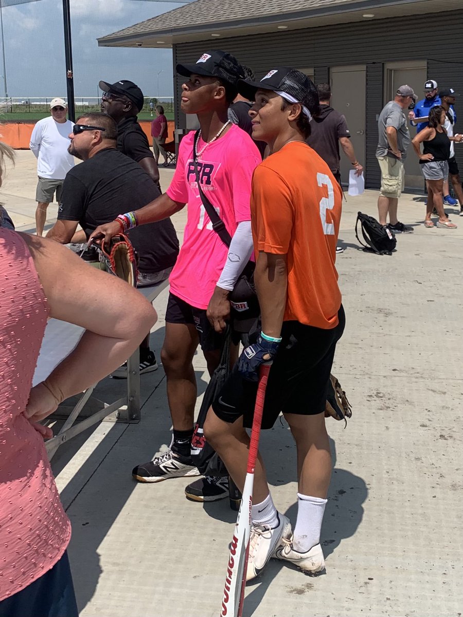 GorillaBPD's tweet photo. Things are looking up for these two after a big day at the Illinois State Games ⁦@Jalen1House⁩ ⁦@joedolenga⁩ ⁦@PBRIllinois⁩ ⁦@TopTierBaseball⁩ ⁦@TopTierNorth⁩ ⁦@SARGE41DIXON⁩ https://t.co/EobbJK40Lb