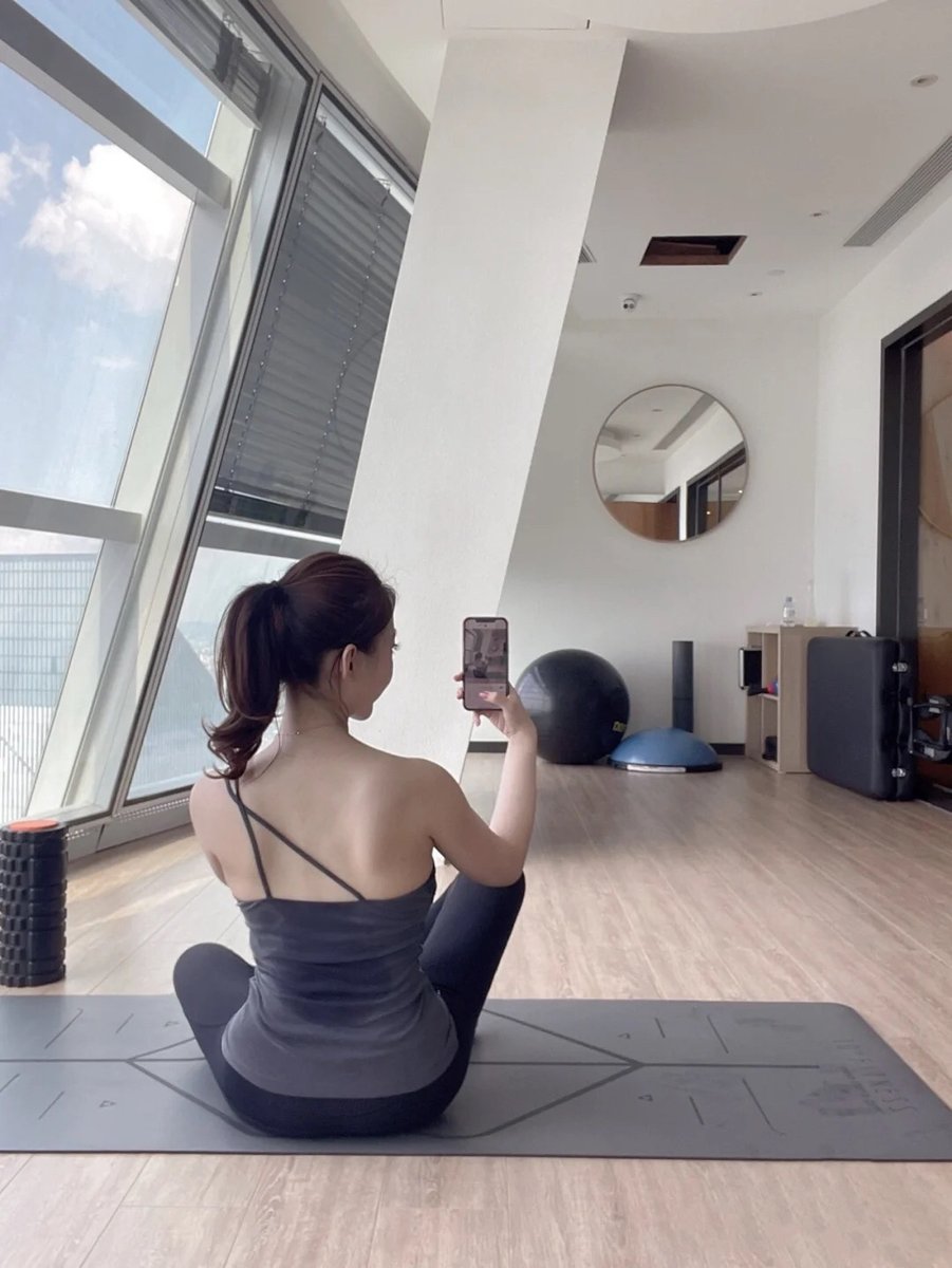 RustomRand's tweet photo. Feminine power, gentle and strong. Putting on the exercise, practicing it at home https://t.co/VyAujBgraH