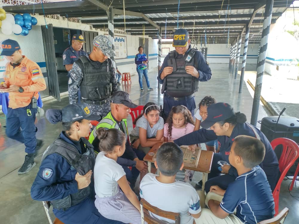 Plan Agosto de Escuelas Abiertas en la Esc Josefina Pimentel de Monay del CDCE La Paz Municipio Pampán #Trujillo <a href="/_LaAvanzadora/">Yelitze Santaella</a> <a href="/PtmsTrujillo/">PTMS TRUJILLO</a>
<a href="/gtorodelara/">Gisela Toro Hernández</a> 
@MPPEDUCACION <a href="/DIFD_Trujillo/">División de Investigación y Formación Doc.Trujillo</a> <a href="/ViceIP/">VEIP</a>  @cdcetrujillo <a href="/Twitera74/">⚢♈𝓒. 𝓡♈⚢</a> <a href="/vicent_carvajal/">Vicente Carvajal</a> <a href="/DGCPatrimonioy2/">DGCULTURA_MPPE</a> #VenezuelaRecuperóLoSuyo