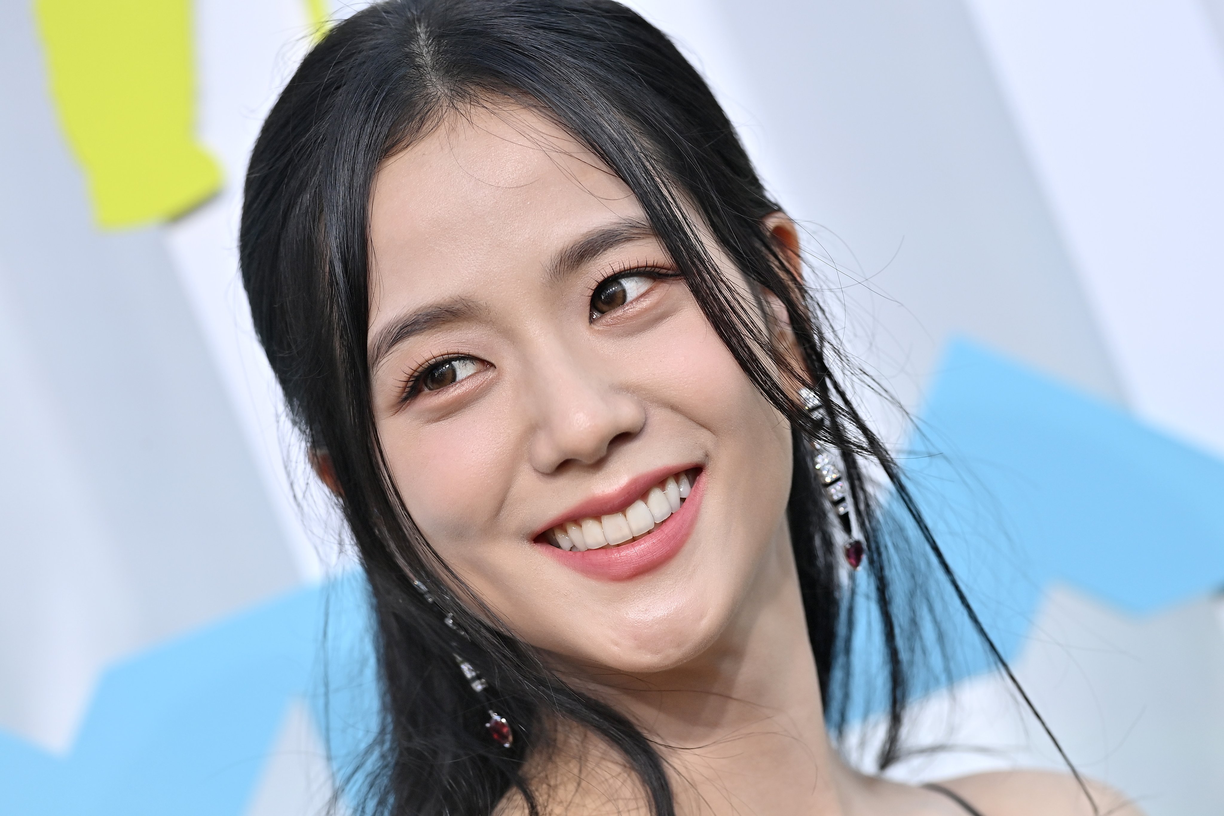 Jisoo solo 新曲造型大解析！实至名归Dior小公主，紫色地狱新娘- 知乎