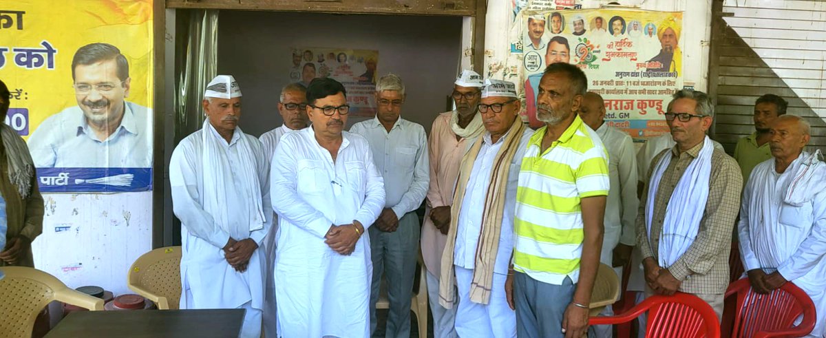 DhanrajKundu2's tweet image. ‼️रानीला गांव में जनसभा‼️

हरियाणा में बिजली व्यवस्था की बदहाली और अरविंद केजरीवाल सरकार द्वारा दिल्ली और पंजाब में फ्री बिजली देने पर चर्चा हुई।

‼️#बिजली_आंदोलन⚡
#AAPKaBijliAndolan 
#BijliAndolan 
@ArvindKejriwal @SandeepPathak04 @DrSushilKrGupta @anuragdhanda @AAPHaryana