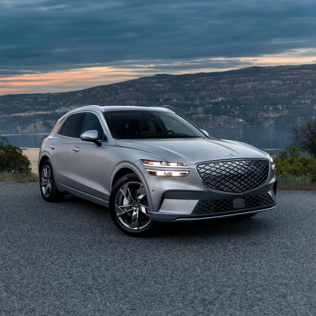 GenesisMotorsCA's tweet photo. Optimisez votre expérience électrique. Rechargez la batterie de 10 % à 80 % de sa capacité en seulement 18 minutes avec la recharge rapide de niveau 3 (350 kW).  Le Genesis GV70 Électrifié est prêt quand vous l'êtes. 

#Genesis #GenesisCanada https://t.co/t55k069L9o