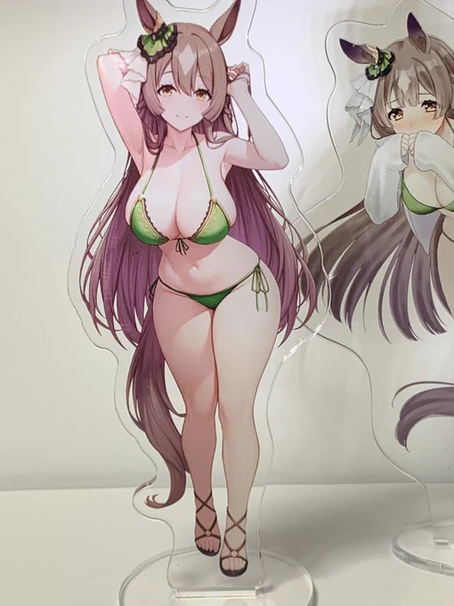 缶子さんの水着ダイヤちゃんアクスタ届いた! PC右側に鎮座する松田さんダイヤちゃんと共に 左側から見守っていただくことにしよう
