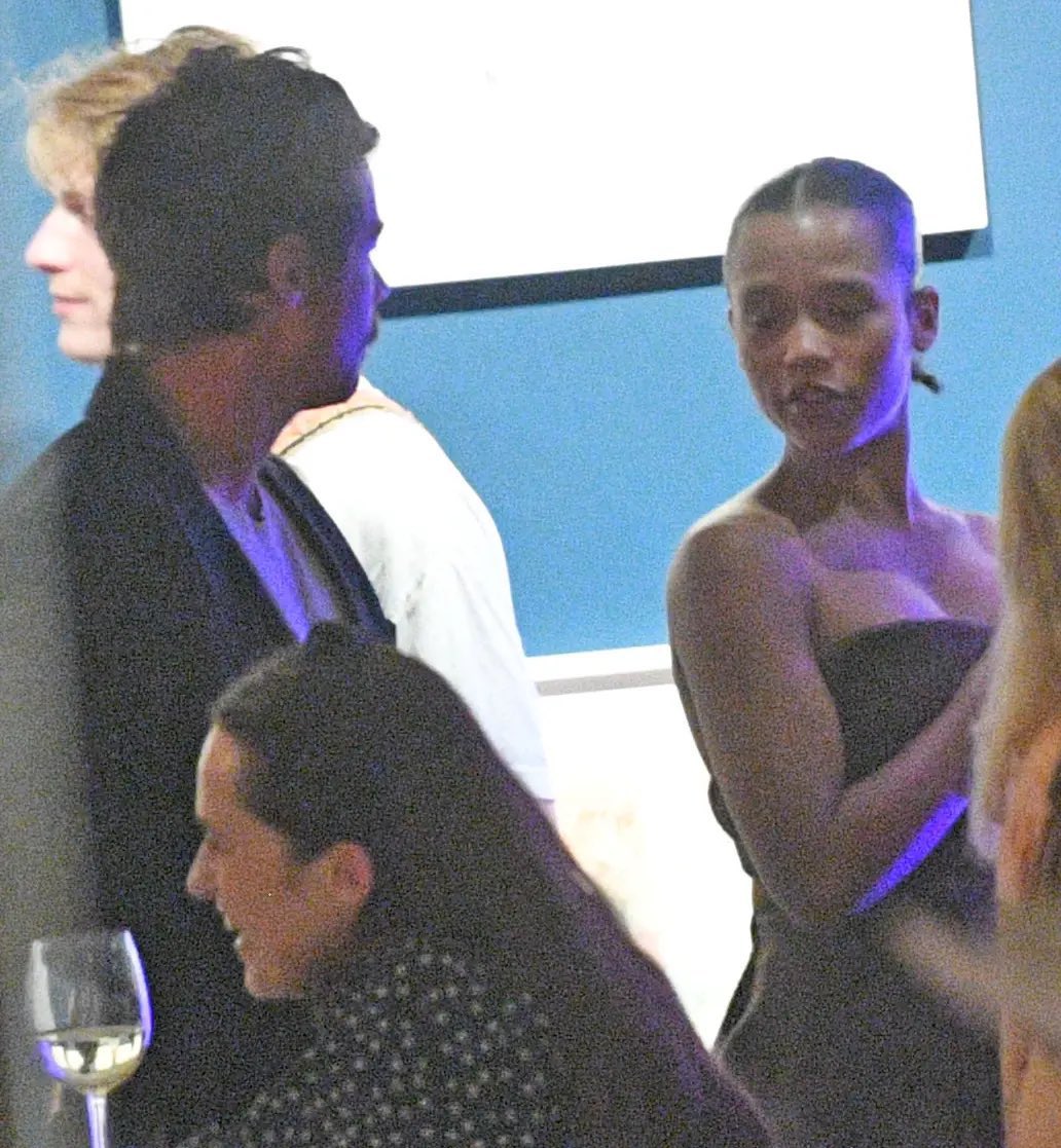 bestharrysbr's tweet photo. Mais de Harry e Taylor Russell ontem em Londres! https://t.co/nf2bkCGs8Q