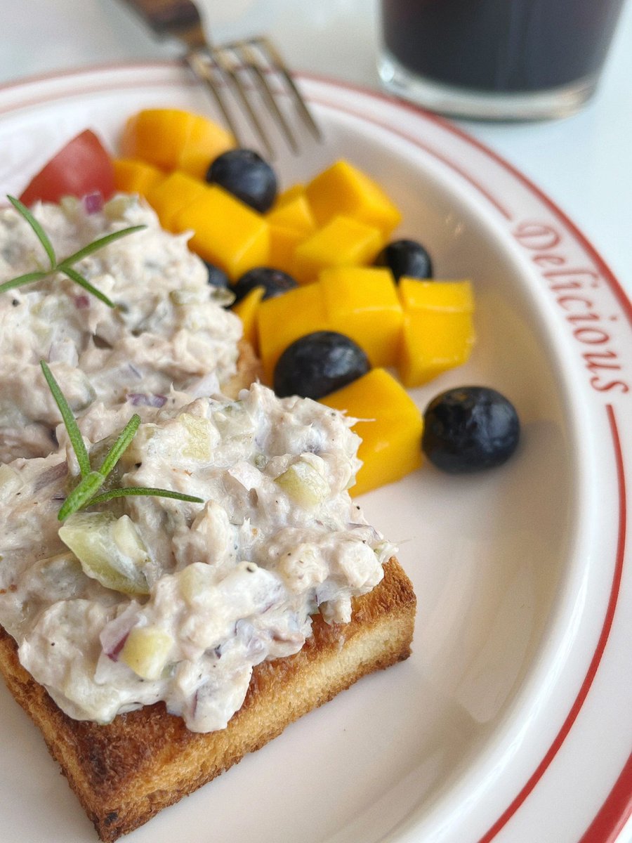 Today's exquisite breakfast 🤤🥰 yogurt tuna sandwich with fruit