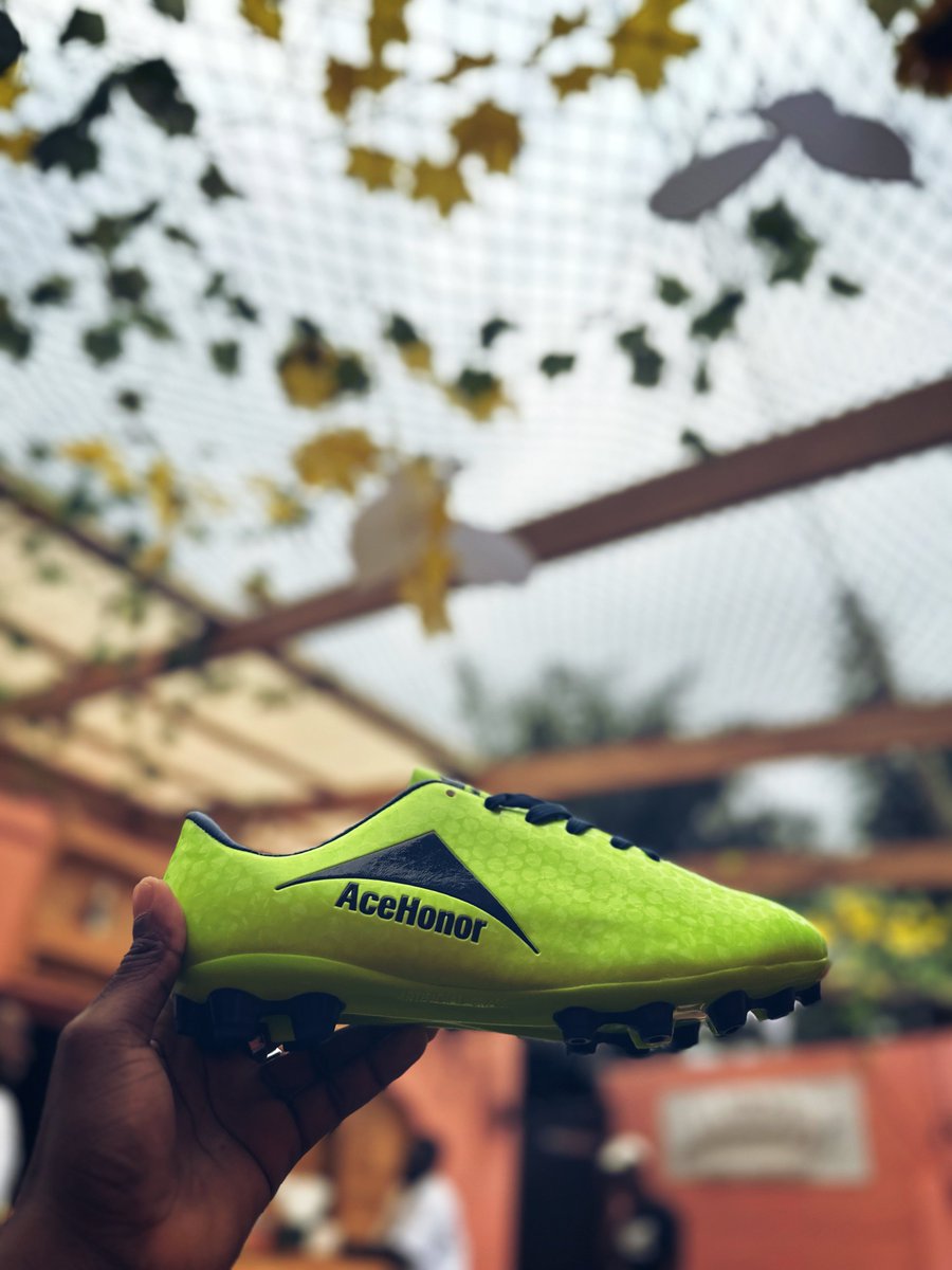 gyaigyimii's tweet photo. Guys @acehonorgh is sponsoring my football boots for my Friday games! I no be professional footballer seff this 😮‍💨🔥⚽️ it’s about to be scary but not for me https://t.co/Dekt2U90Ht