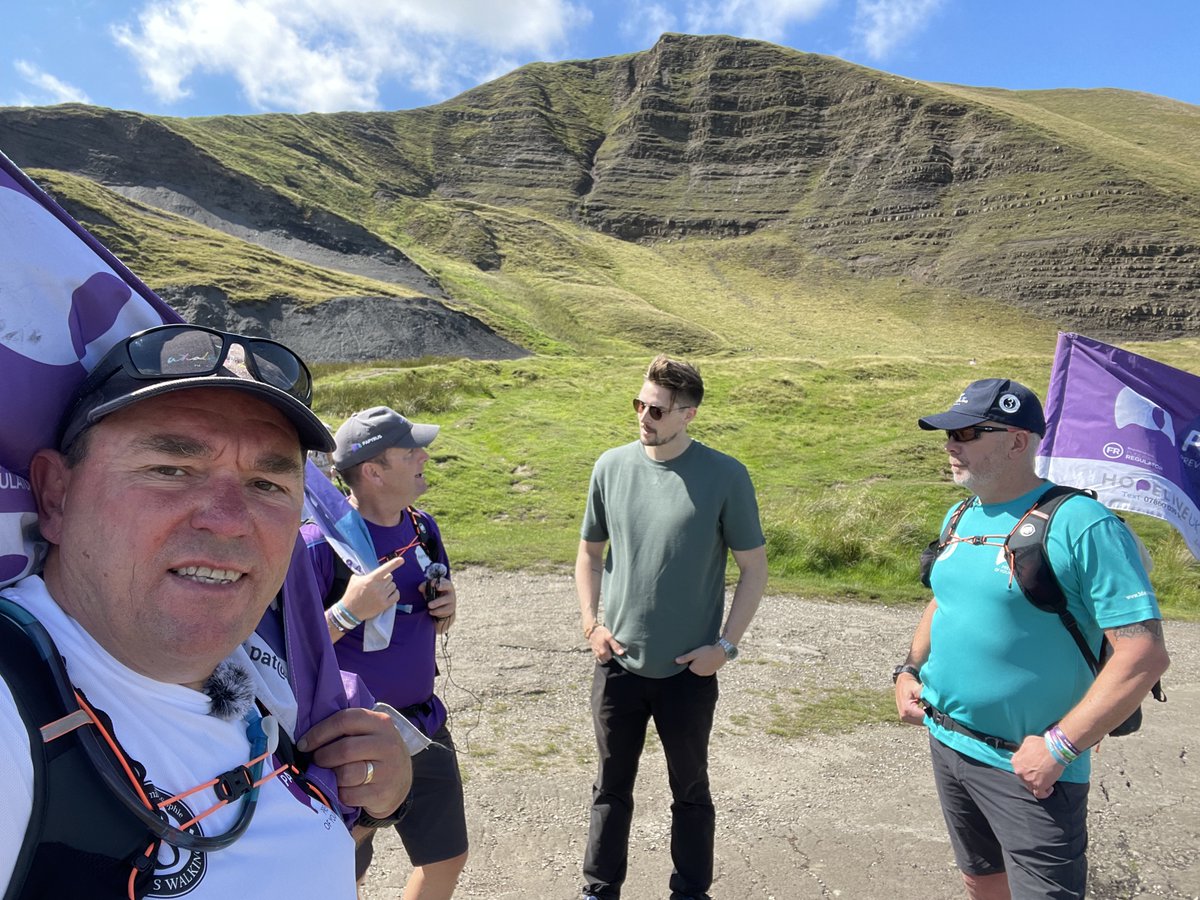 Yesterday our @PAPYRUS_Charity flags were flying when we walked over Mam Tor with Dr Alex George recording an episode of his Stompcast podcast
Great to spend time with someone who is passionate about suicide prevention
We'll let you know when it's published 
#dralexgeorge