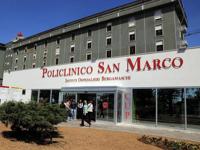 artedipulire's tweet photo. Ecco il pronto soccorso per i ricchi: a Bergamo paghi e salti la fila

Al Policlinico San Marco di Zingonia (Bergamo), con 149 euro non si fa la coda e si viene assistiti immediatamente, con un codice bianco o verde. Ci sono cittadini di serie A e di serie B, anche nella salute. https://t.co/xctHWHH6FZ