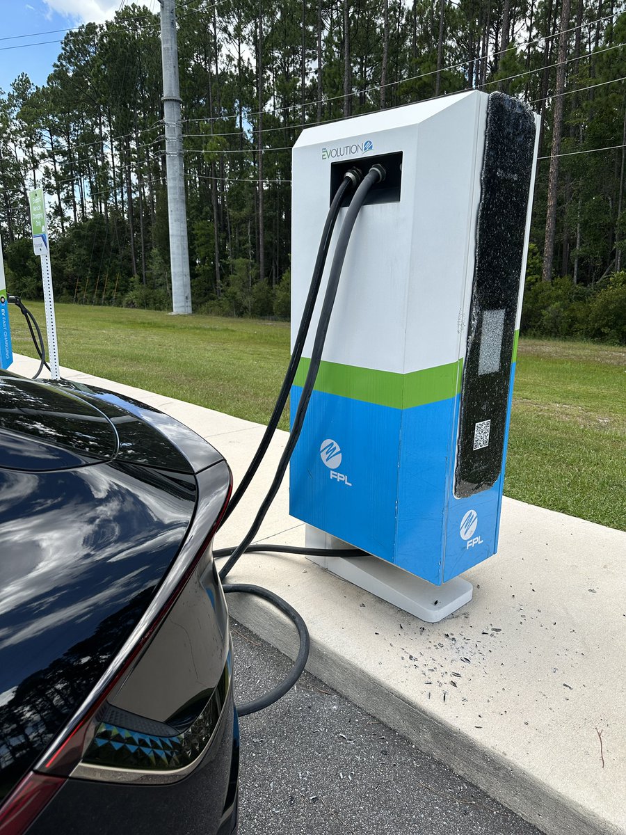 SebGauvreau's tweet photo. Started at 240kw for 2 minutes and drop to 135kw and back to 170kw for the remaining time. SOC was 56% of my EV6. Nothing to complain. Yulee 1054. #FPLEVolution @RateYourCharge https://t.co/2Yo3YEZUFC