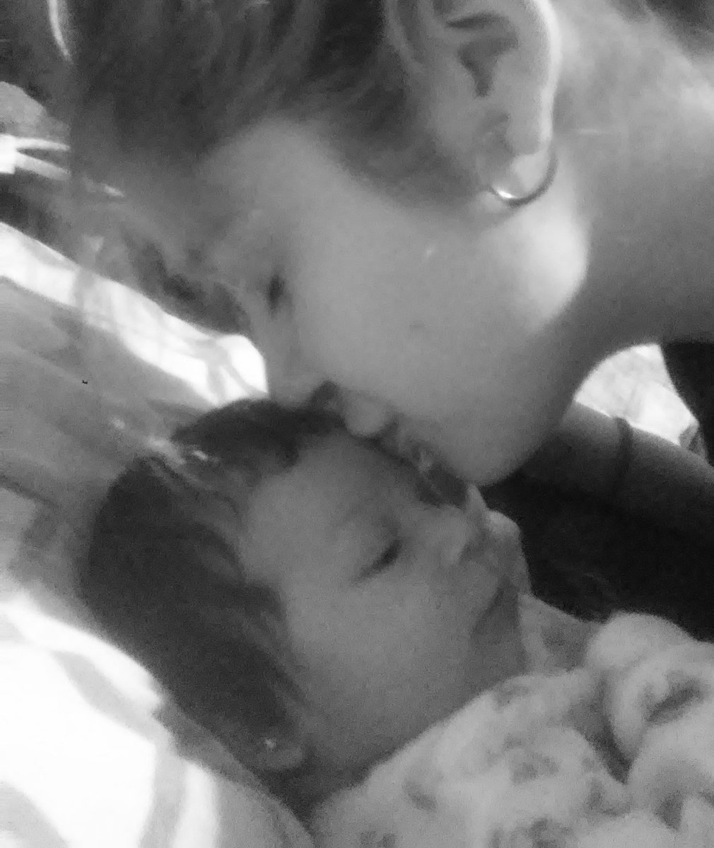Con ella el pasado se borró y el presente se ve tan lindo y feliz a tu lado, te amo tanto hija ❤