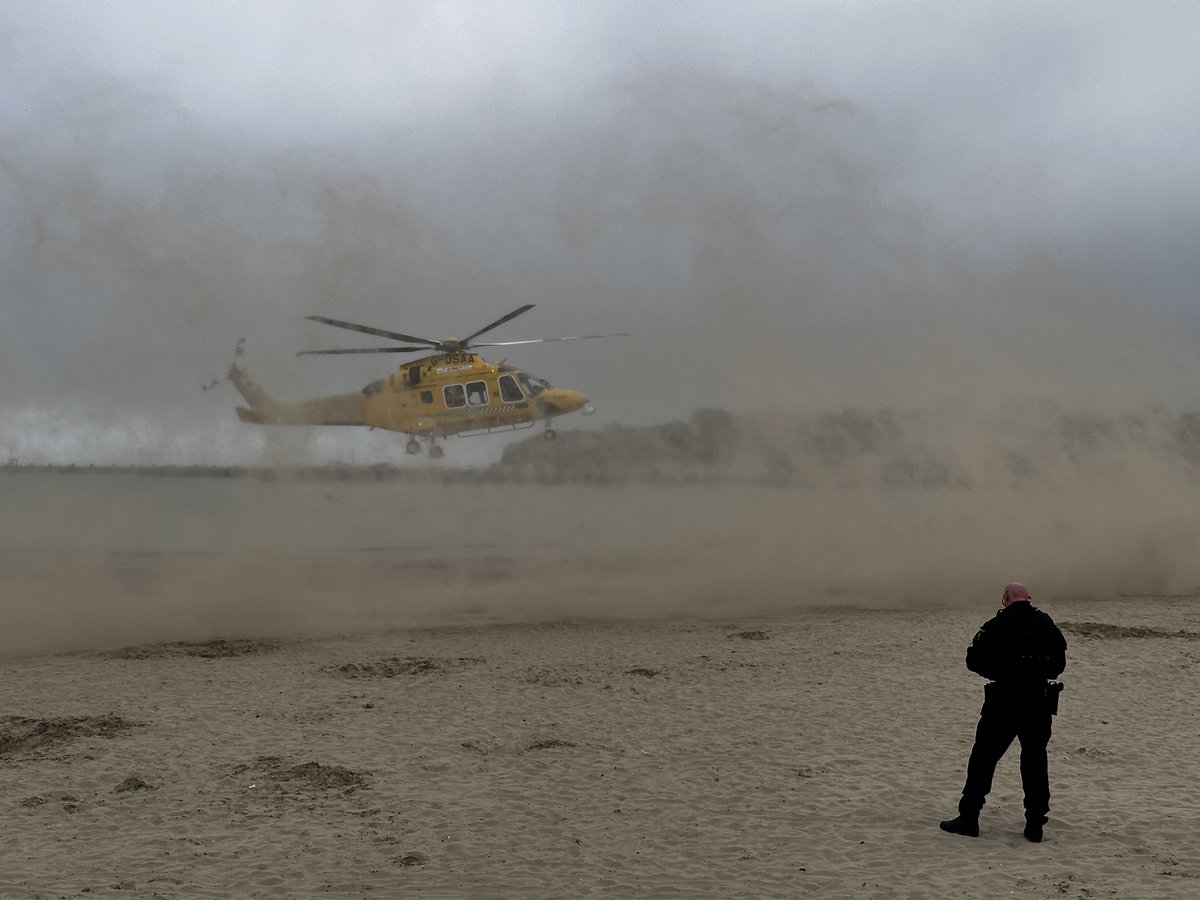 appleguyj's tweet photo. Hope everyone is okay. #weymouthbeach @Dorsetecho @BBCBreaking https://t.co/8tlrrNRfAK