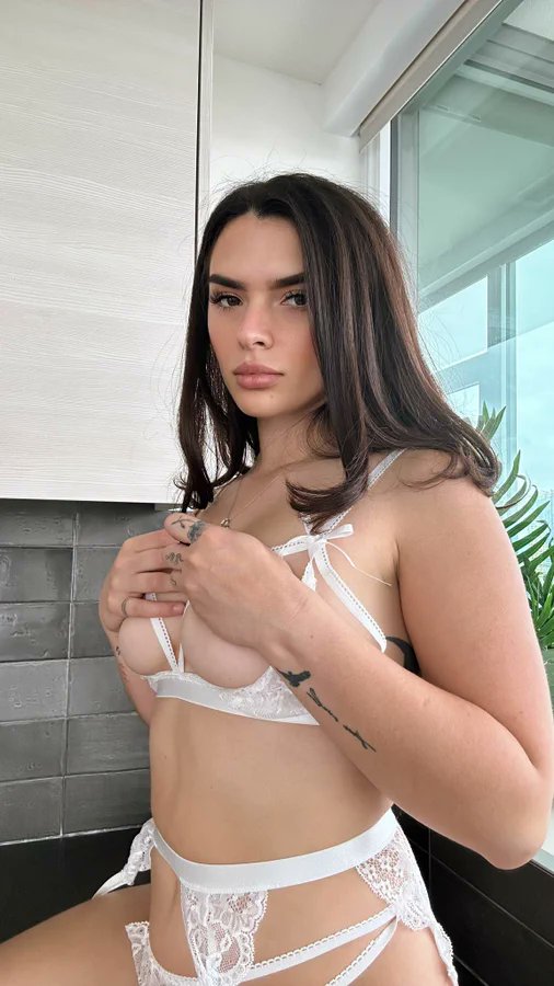 Mespy___'s tweet photo. Like if you want me to drop my hands🤩❤️ https://t.co/36qxbL0IRs