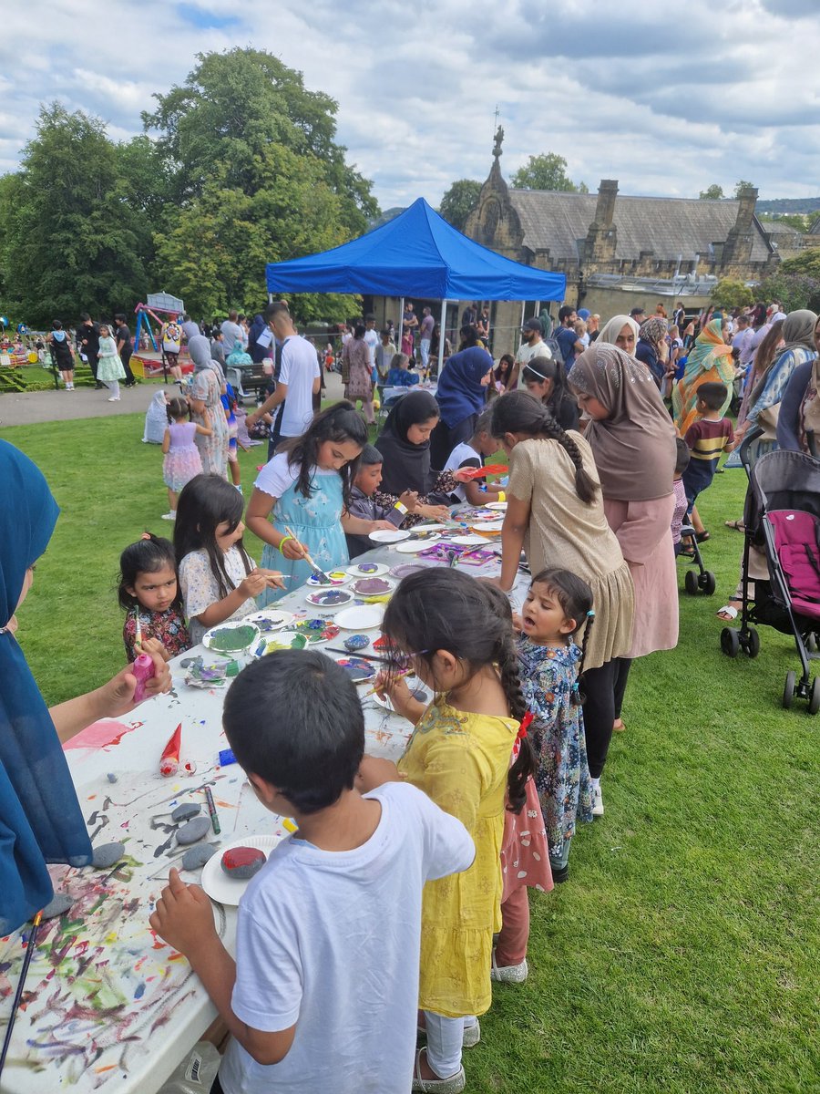 Sophie_Hussain's tweet photo. Great day at Cliffe Castle, it was a brilliant way to celebrate the #SouthAsianHeritageMonth with over 100s of families enjoying the displays, making ๐ชkites in our workshop and doing #Rangoli patterns on pebbles and plates organised by @Ladswestyork as part of #KhandanProject https://t.co/KgitpYYgQB