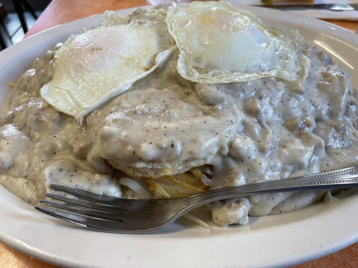 theclydicorn's tweet image. Always find the out of the way cafe with rusty local trucks out front when traveling. 😁🙌  #carbloading