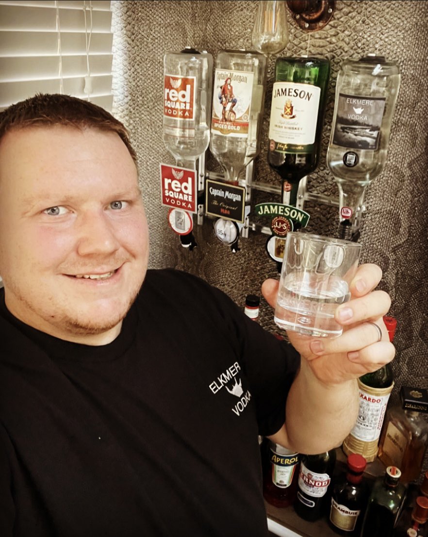 elkmere's tweet photo. A little bit of Beef for the BBQ, some Iberico Pork Ribs to smoke, bar display and a face to the name, will be the 1st and last 😅 making an early start to the Birthday weekend with a chilled glass of Elkmere Vodka in this ☀️🥵 #ribofbeef #bbq #porkribs #iberico #elkmere #vodka https://t.co/CUalWkYncH