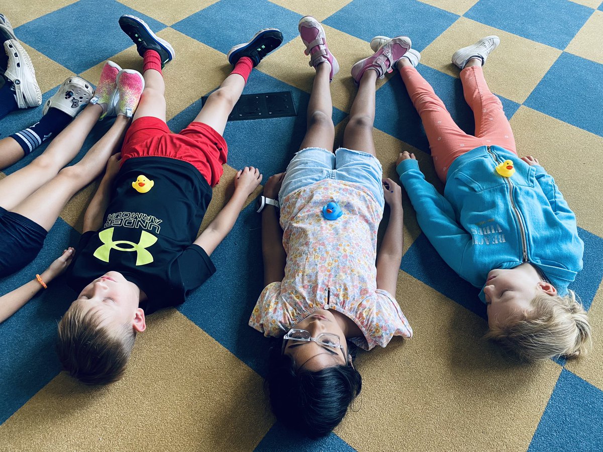 Miss_Diakos's tweet photo. Continuing to work on our social emotional regulation using biodots! Thank you, @MsMilitello for such a relaxing & fun wellness experience. #SocialEmotionalLearning #WellnessMatters #EnhancingtheStudentExperience https://t.co/MK02K8VeHI