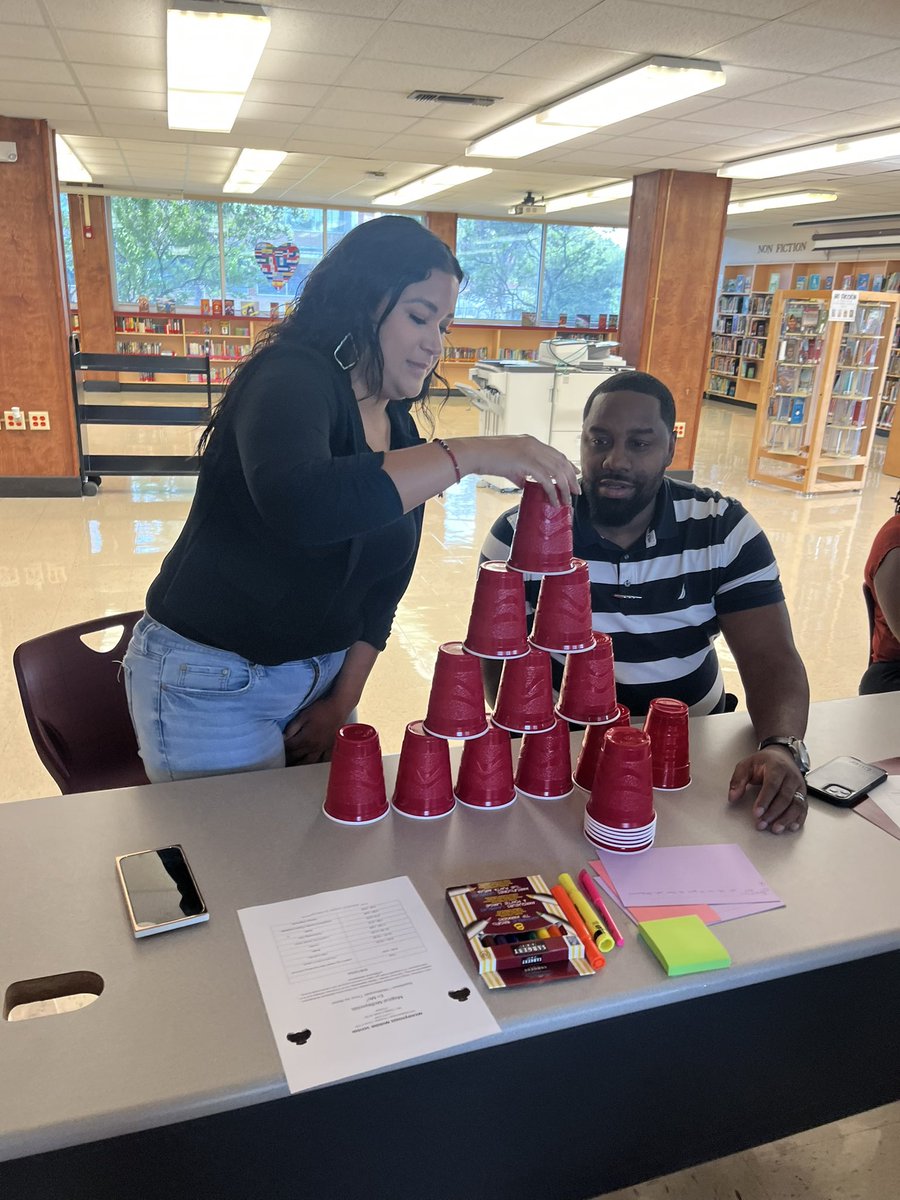 McReynolds_HISD's tweet image. Teamwork makes the dream work!!! #FUNPD #ExcellenceEqualsMcReynoldsTwiceAsBetter