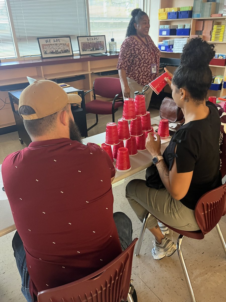 McReynolds_HISD's tweet image. Teamwork makes the dream work!!! #FUNPD #ExcellenceEqualsMcReynoldsTwiceAsBetter