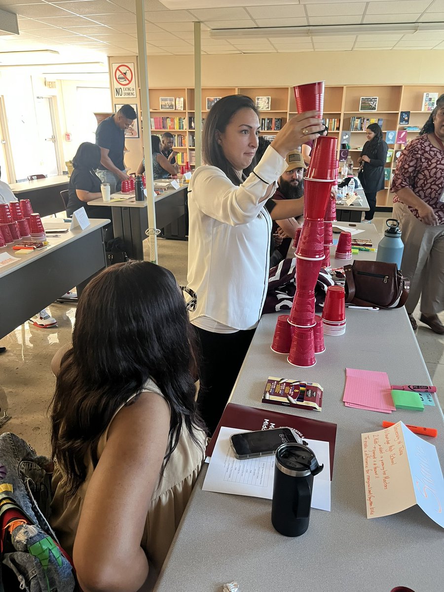 McReynolds_HISD's tweet image. Teamwork makes the dream work!!! #FUNPD #ExcellenceEqualsMcReynoldsTwiceAsBetter