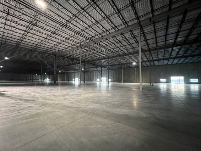 143,000 SF still available for lease at brand new The #ForwardInnovationCenter spec building in Brook Park, OH. Please contact Weston to schedule a tour. #forwardinnovationcenter #brookpark #commercialrealestate #industrialrealestate #industrialbroker #forlease #warehouse