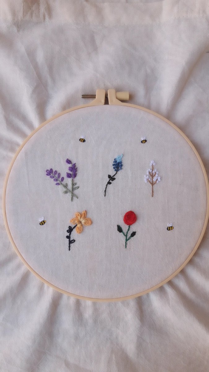 _bolibic's tweet photo. bordados que he ido haciendo, hay más en insta 🪡🧵🤲💌 https://t.co/kFP9DCwOmn