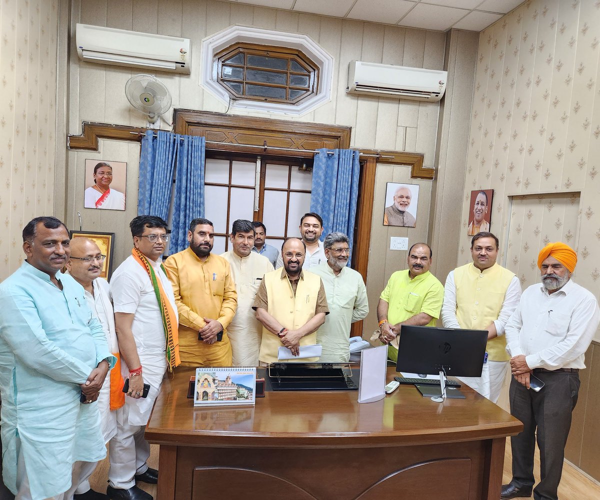 मा० उच्च शिक्षामंत्री श्री @MLAYogendraBJP जी से मा० विधानपरिषद के साथी श्री <a href="/iamUmeshDwivedi/">MLC Umesh Dwivedi</a> <a href="/DrHSDhillonMLC/">Dr. Hari Singh Dhillon</a> <a href="/arunpathakmlc/">Arun Pathak MLC</a> <a href="/manvendraguruji/">Dr. Manvendra Pratap Singh</a> <a href="/Awanish_Singh/">Awanish Kumar Singh</a> के साथ भेंटकर उच्च शिक्षा आयोग की अस्सिटेंट प्रोफेसर परिक्षाओं हेतू पश्चिम उ०प्र० में परिक्षा केंद्र बनाए जाने की मांग की।