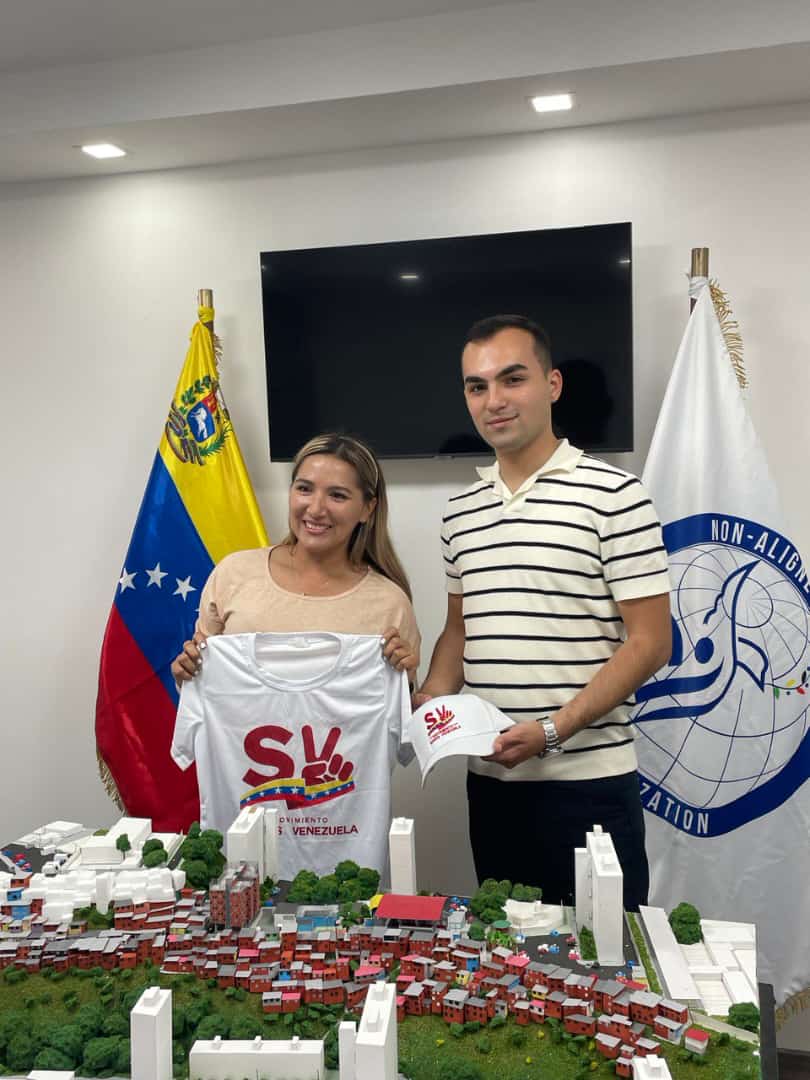 #Entérate 🗣️ || La Secretaria General del Movimiento Somos Venezuela <a href="/jhoagaby/">Jhoanna G Carrillo M</a>: Tuvo un encuentro el día de ayer con el Presidente de Organización Juvenil de Países No Alineados <a href="/OrdukhanG/">Ordukhan Gahramanzada</a>.

<a href="/MSVSocial/">MSV Protección social</a> #10Ago #VenezuelaRecuperóLoSuyo