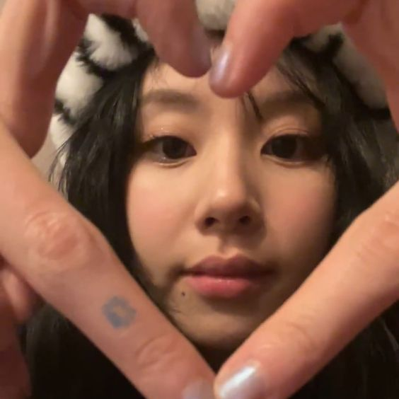 neoluvver's tweet photo. restarting: day2??
hi<3 i'm shieca! looking for active kpop moots !  
: she/her, filo 
: INTP, virgo 
: not new to #stantwt, #kpoptwt , &amp; #bnstwt 
  stan: nct,svt, riize, twice, (g)-idle, bp, enhypen, etc!

 pls rt to be moots &amp; to spread ! ifb!! https://t.co/YpvueMRFBo