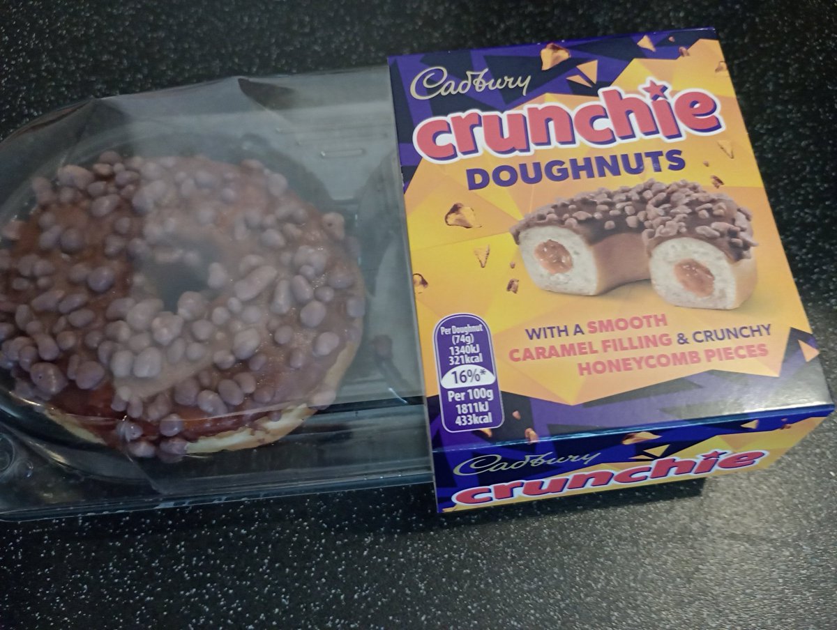 HelenJBurch's tweet image. Holy cow, have you tried these 😲 @CadburyUK #crunchie #doughnuts #nomnom #cadbury #chocolate