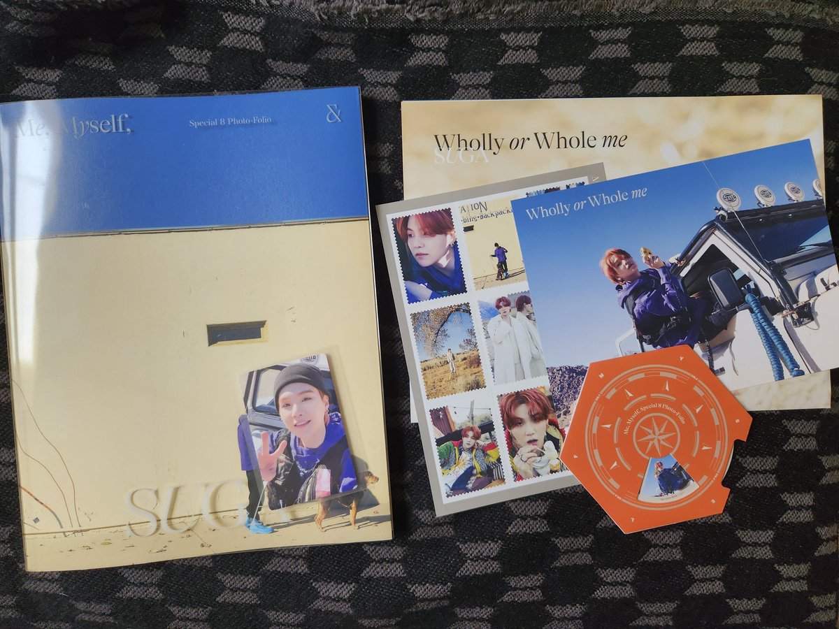 deepslowpanic's tweet photo. ⭐️Giveaway time!⭐️
In honor of Strange and the D-Day stage...
🌟Indigo vinyl, sealed, all inclusions
🌟SUGA Photofolio, all inclusions except random pc
Two winners, 1st gets their pick of the two items, 2nd gets the other
To enter: like, rt, drop a fav namgi pic
WW, ends 8/15 https://t.co/EFwaB4Z5dQ
