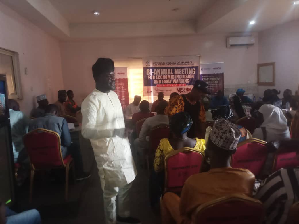 fjdpnigeria's tweet image. FJDP - SCORE PROGRAMME ADVOCATES FOR LEI FOR POPULATIONS AFFECTED BY THE CONFLICT BETWEEN PASTORALISTS AND FARMERS IN THE BENUE VALLEY
Discussions were on livelihood challenges and gaps relating to women, men, youth and PWD.

#ThisIsFJDP
#Misereor 
#BiAnnualLivelihoodForum