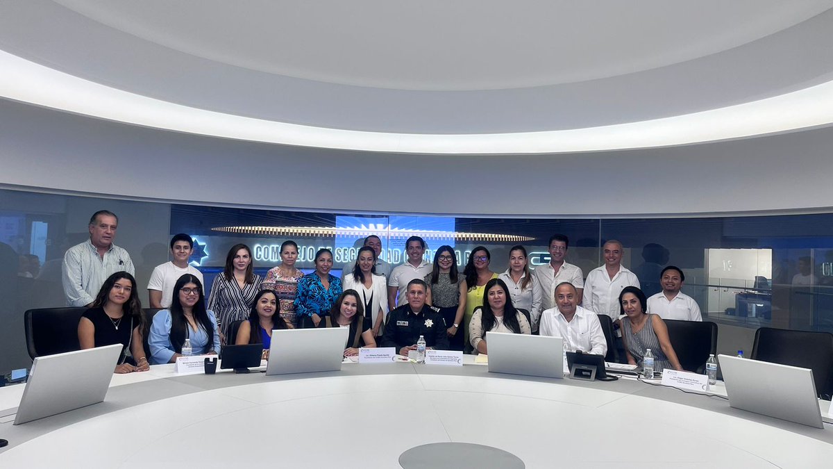 CCMEQROO1's tweet photo. El 9 de agosto, se llevó a cabo la Sesión de Consejo Directivo mensual donde asistieron las Consejeras e integrantes del Consejo Consultivo con el fin de dialogar con el Capitán de Navío. Julio Gómez, Secretario de la @SSC_QROO https://t.co/3Y5dvvlPun