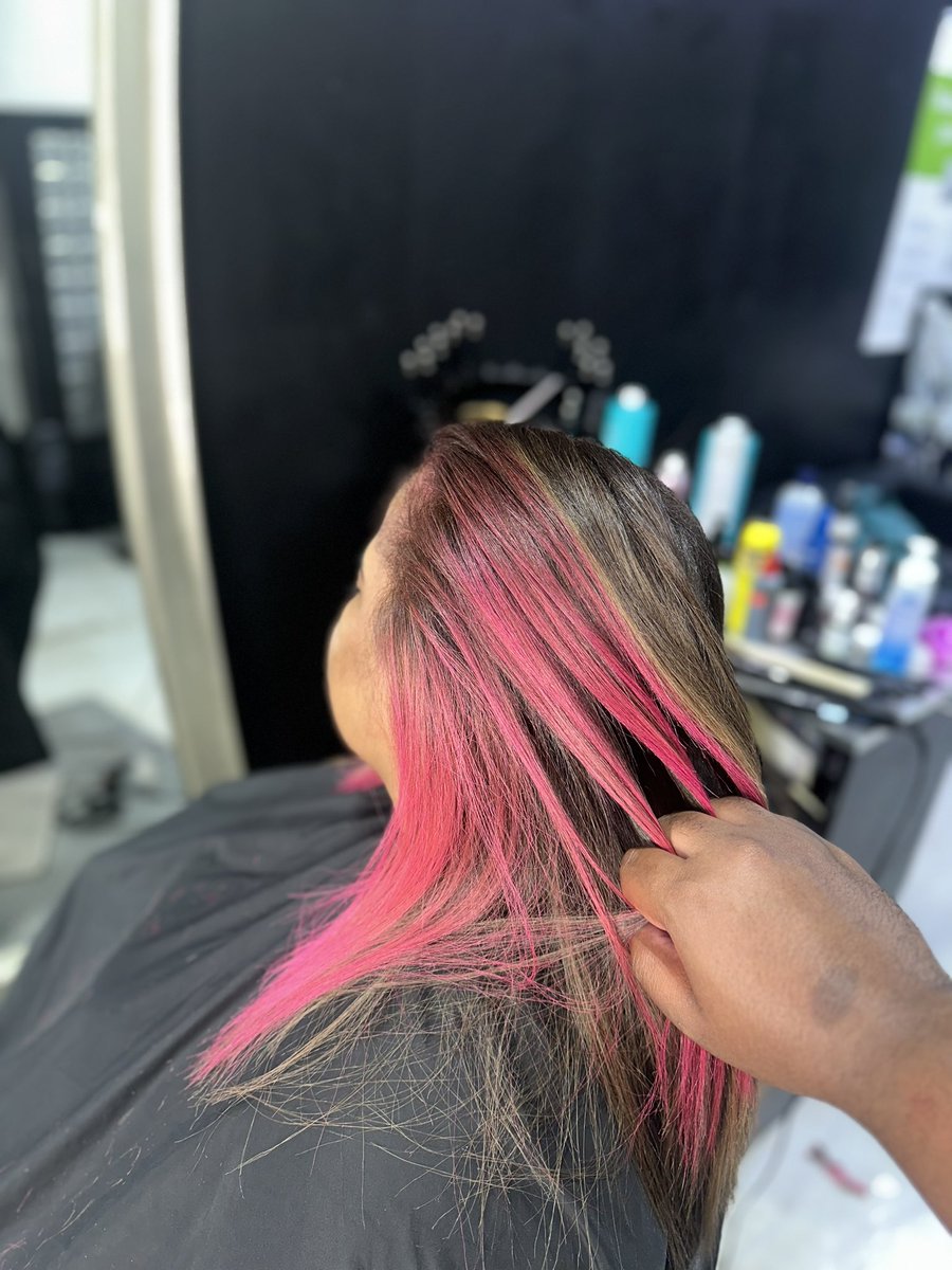 AZIZxSHORTZ's tweet photo. underline PINK https://t.co/PVIbbfTfUm