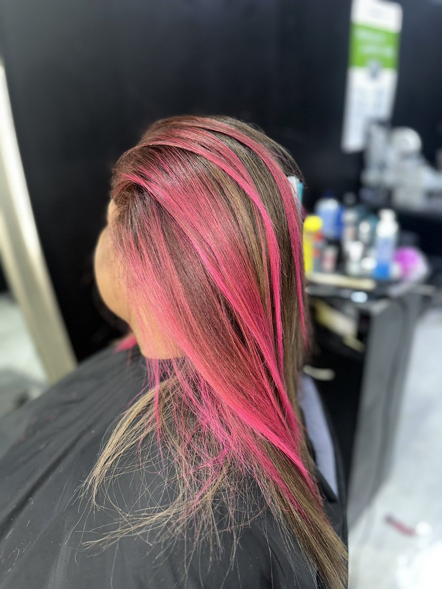 AZIZxSHORTZ's tweet photo. underline PINK https://t.co/PVIbbfTfUm