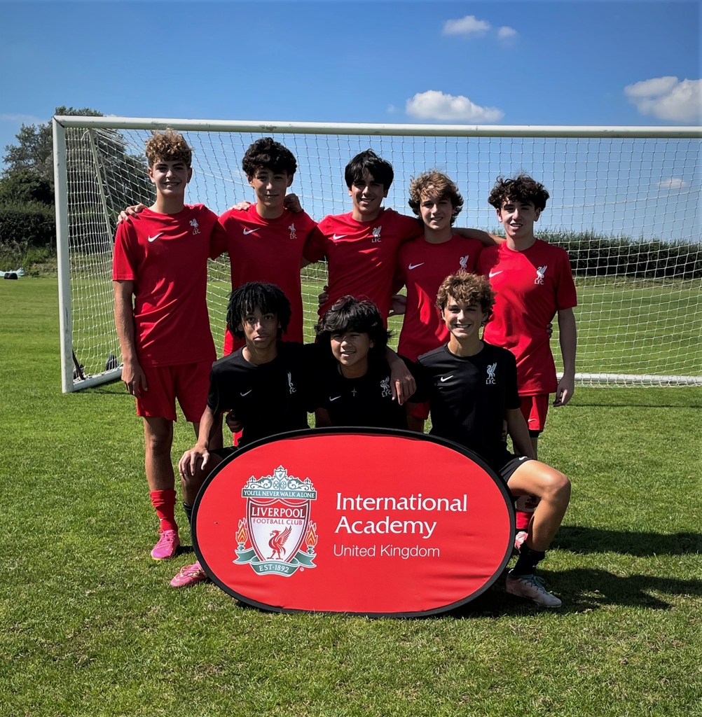 The U16/15 &amp; U14/13 squads representing over in the UK! 🇬🇧