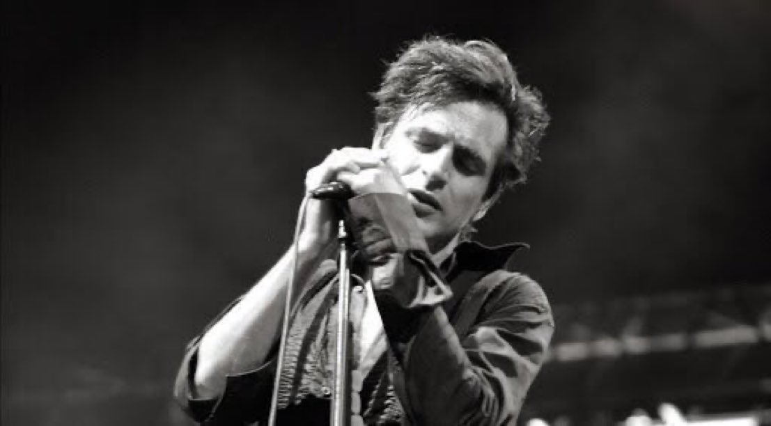 "Bir gün herkes değişir, anlamak zor gelir bazen..'' (Teoman)