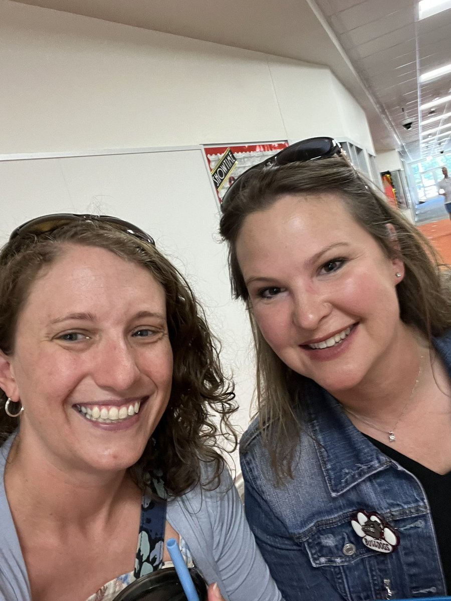 NealBulldogs's tweet photo. Sarah! @PluckhahnJ @RobertsRdES https://t.co/jLia1iLaTm