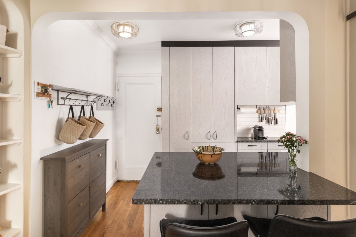 TheAdamoGroupNJ's tweet photo. FOR SALE: 208 E. 28th St, Kips Bay 
Offered at: $650,000 
1 Bedroom | 1 Bath 
Recently Renovated 

Listing Agent: Victoria Adamo https://t.co/4t5QAqtZrt