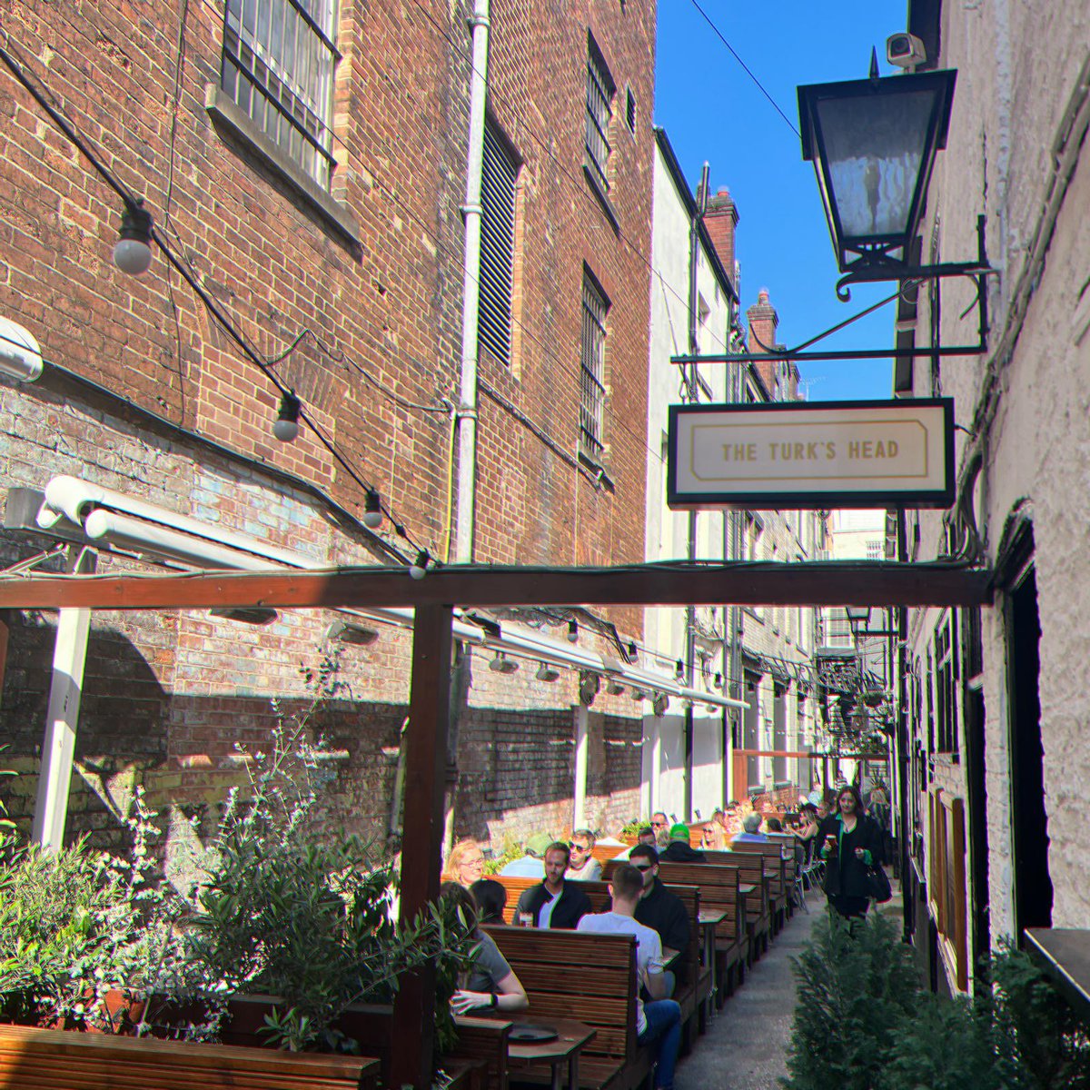 We've checked the forecast and it says evening's in the sun at the Turk's are back (for a few days anyway), get your fill of Vitamin D while you can.

The best craft beer selection around and 2-4-£15 cocktails. It just makes sense! 

We're open from 4pm ☀️