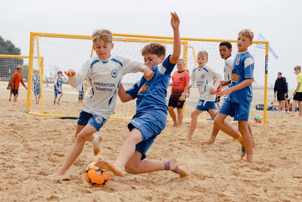 IOW_BeachSoccer's tweet photo. U11 Beach Soccer tournament medal winners ๐
Congratulations goes toโฆ๐
Shanklin - Winners ๐ฅ
Tichfield - Runners up ๐ฅ
Well done to all teams๐
#wightwave #beachsports #beachsoccerworldwide #isleofwight #beachsoccer @EngBeachSoccer @IOW_BeachSoccer @Wight_Wave https://t.co/rPQsTllkOO