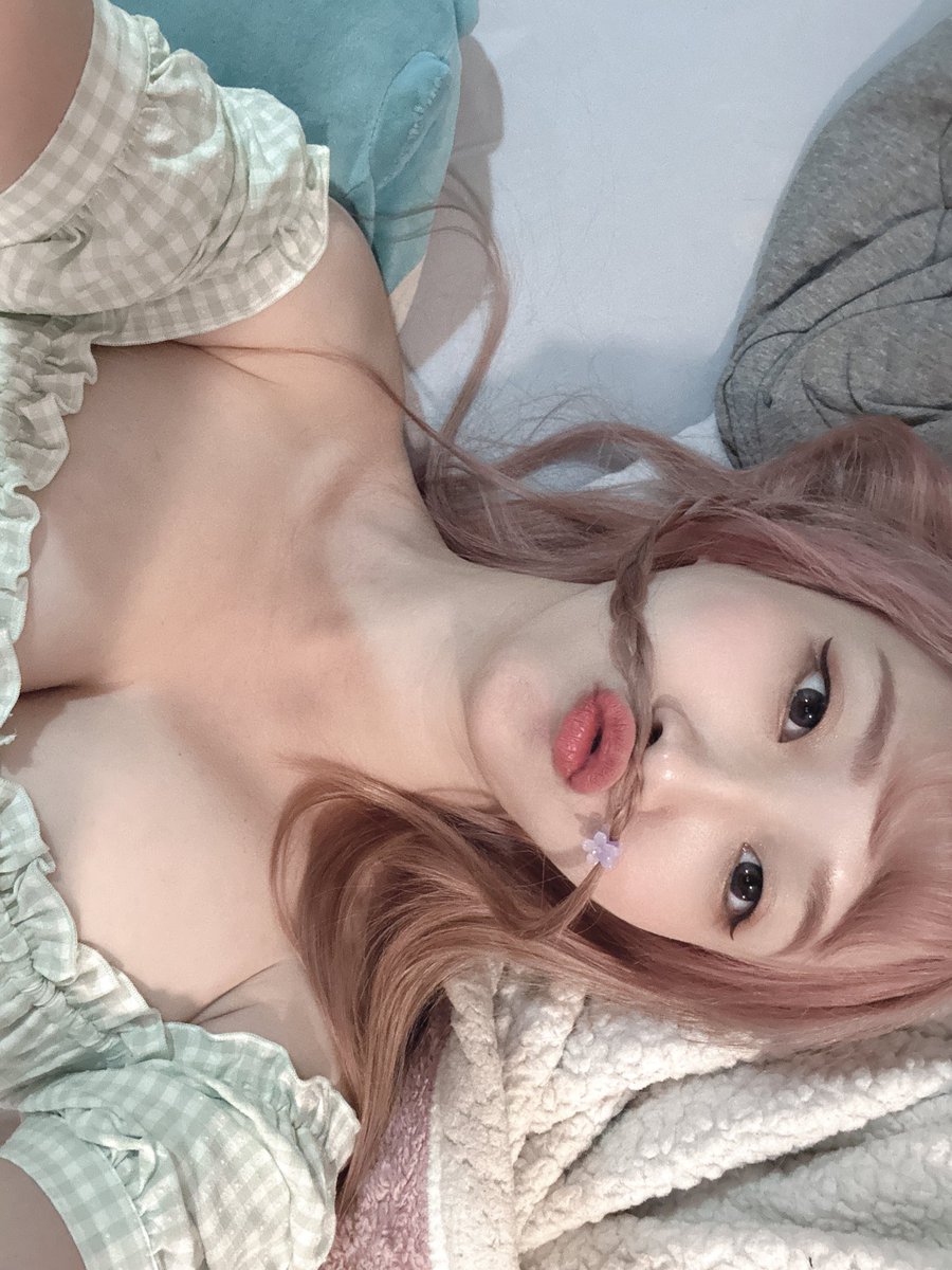 今天是欣の誕生日！🤍🎂
祝自己生日快樂(˶‾᷄ ⁻̫ ‾᷅˵)

以前對30歲有很多的想像
覺得聽起來就是大人了
結果真的到這個「大人的年紀」時🤣
卻總覺得還有很多可以成長跟學習的地方
希望自己能一直前進
能更有自信、覺得自己很棒

也謝謝今天祝福我、記得我生日的大家
愛你們ㄛ！❤️ https://t.co/pc4Cvus7Gu