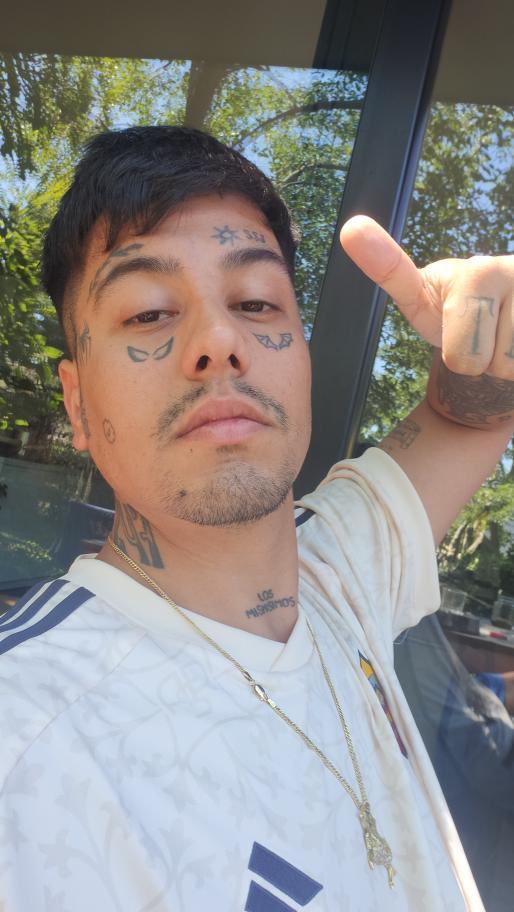 me encanta q aparece con barba d la nada y dsp sin JAJJAJSJS TE AMO <a href="/DukiSSJ/">YaSupiste</a>