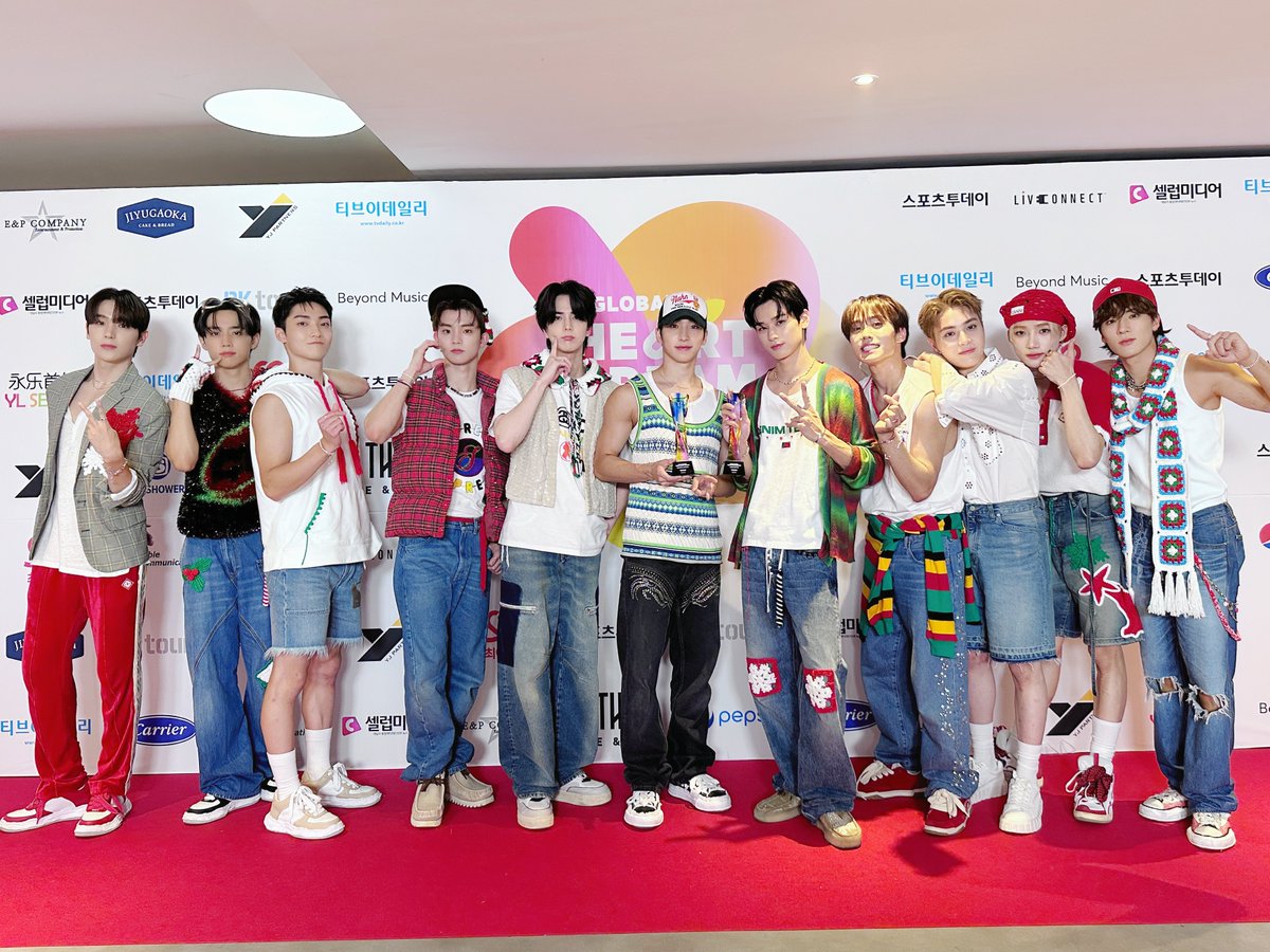 [📸] 더보이즈가 2023 K 글로벌 하트 드림 어워즈에서 본상과 베스트 뮤직비디오상을 수상했습니다🏆 항상 뜨거운 응원과 사랑 보내주시는 더비 덕분에 좋은 상을 받을 수 있었습니다🥺 오늘도 감사하고 사랑합니다 더비😘

#THEBOYZ #더보이즈 #PHANTASY #LIPGLOSS