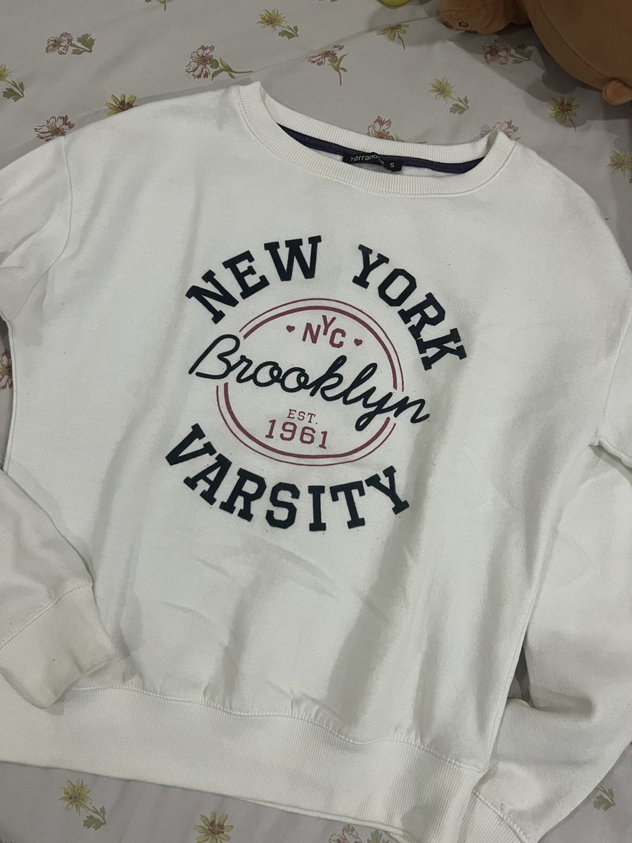 dittofile's tweet photo. wts lfb white terranova varsity sweater

- ₱200
- size: size S (small) 
- mop: gcash only
- mod: ggx, sdd (grab), sco
- loc: mm

t. wts lfb preloved clothes https://t.co/JPPZu0b5kq