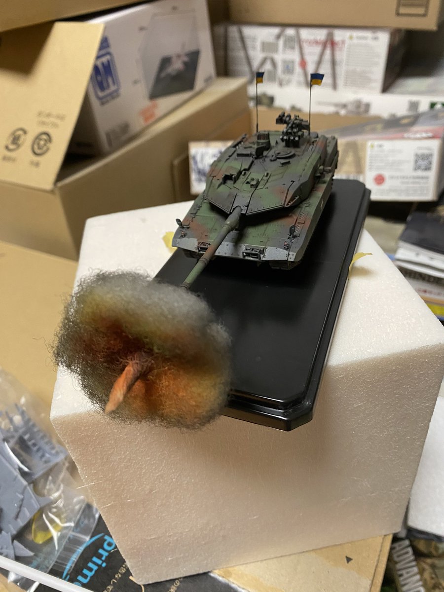 sPzAbt_513's tweet photo. 1/72 レオパルト2A7+ ウクライナ仕様
1/72スケールのAPFSDS。DM53です。装弾筒が分離するシーンを再現。真鍮支柱は手芸綿で隠します。
#3Dプリンター
#AMオーディション
#VespidModels
#ヴェスピッドモデル https://t.co/3hJ15JFora