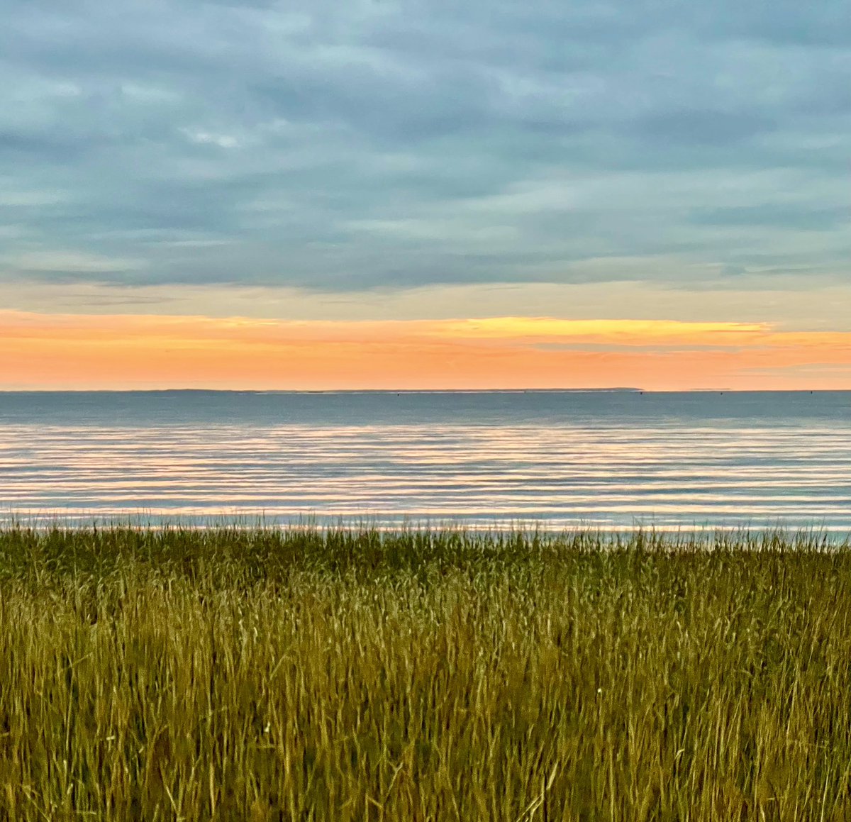 HansKLinderoth's tweet photo. Sunsets tonal embraces at Sasco Hill Beach Southport Connecticut
#landscspephotography #seascapes #seascapephotography #coastalnewengland #connecticut #fairfeildcounty #southport #canon #canonphotography #canonphotographer #leefilters #sunset #sunsetphotography #ilovephotography #ilovenature #beautiful
