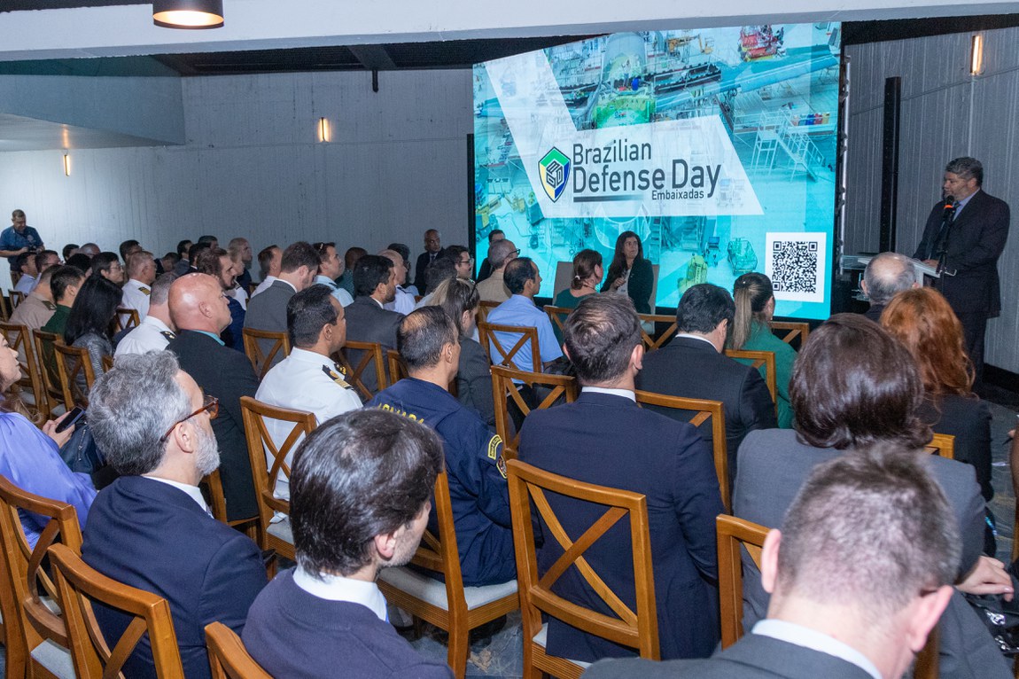 DefenseLrca's tweet photo. Min. da Defesa promove encontro entre empresas brasileiras de defesa e nações amigas
#MinisterioDaDefesa #IndustriaDeDefesa #SEPROD #ABIMDE
https://t.co/S07qIn4sFC https://t.co/26bEOZ6r90