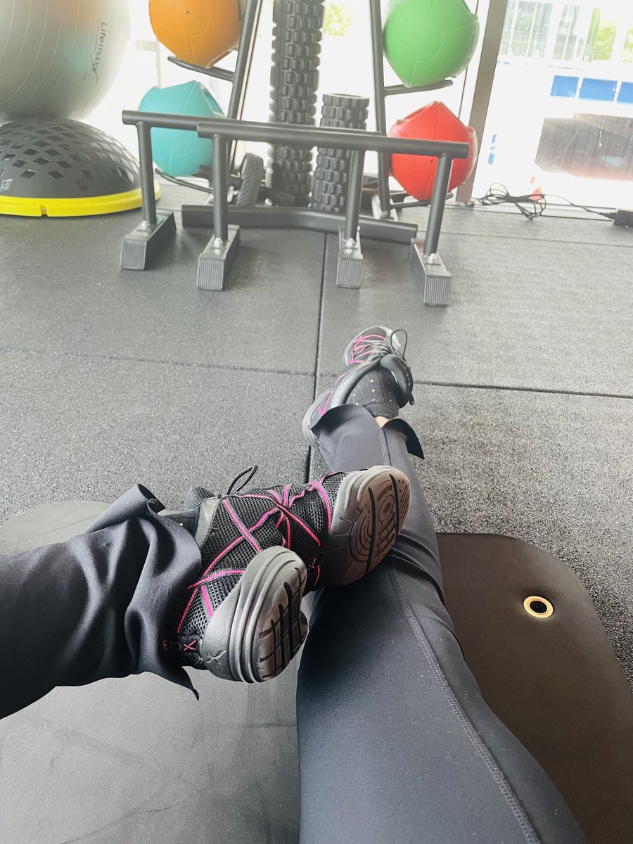 WendyMozes's tweet photo. Training during lunch break ππ¦π
#midlifedancer #nevernotdancing #celebratinglife #fitover40 #health #healthiswealth #danceyourlife https://t.co/eOihaTWay7